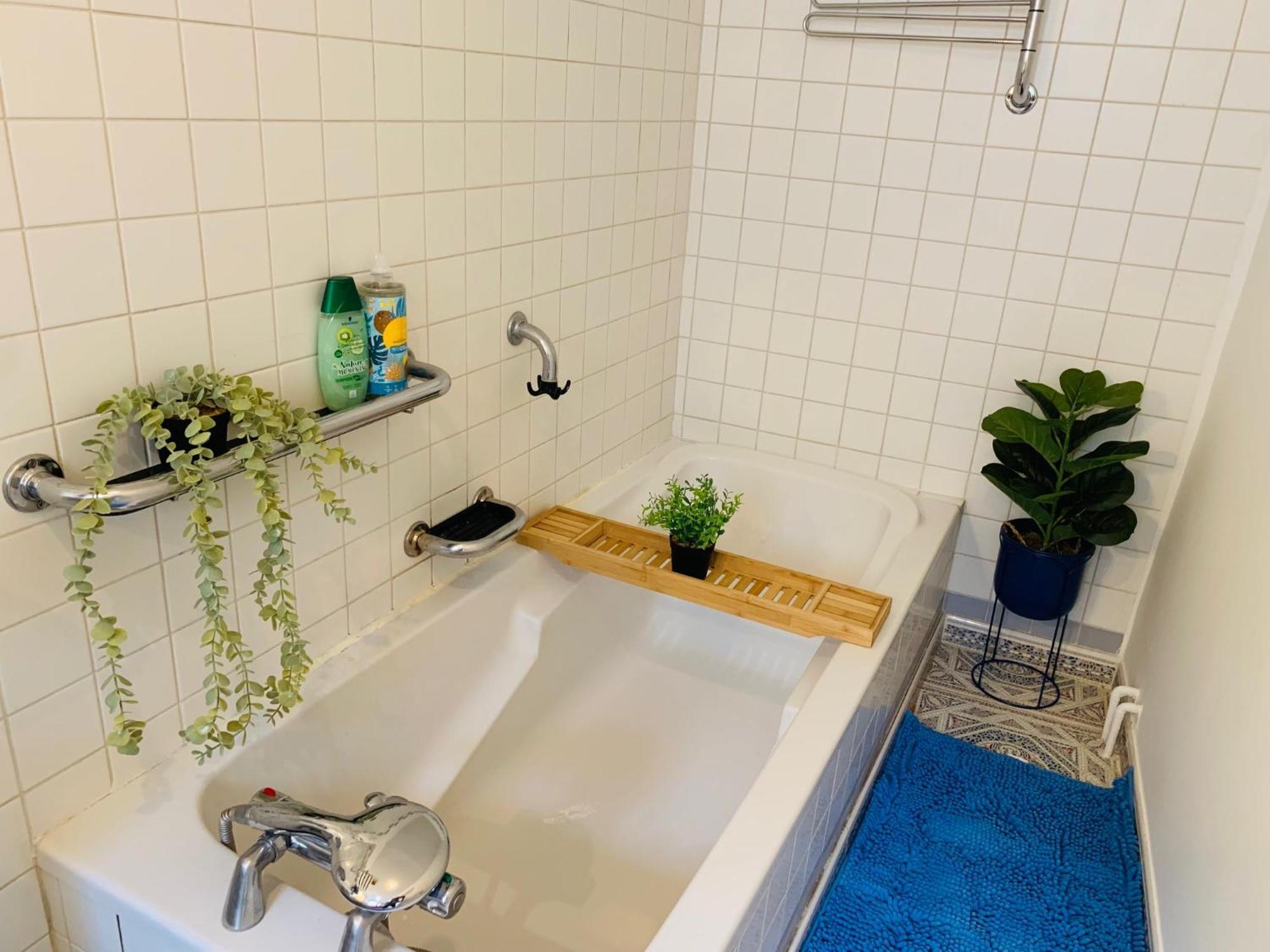 Cosy Studio Design With Modern Bathroom Vaureal Екстер'єр фото